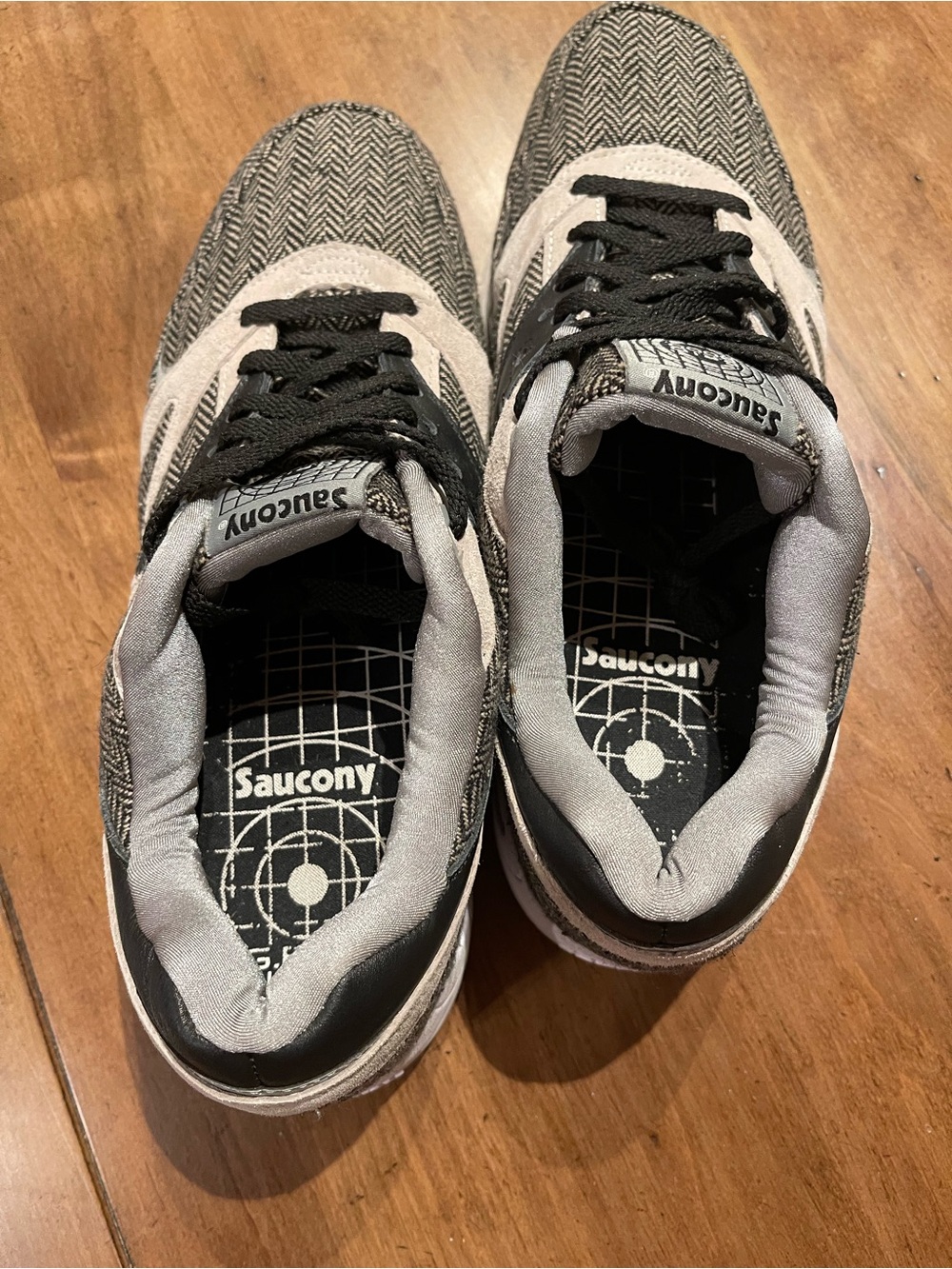 Saucony Men’s GRID 8000 Herringbone Black and Gray Sneakers - Picture 3 of 9